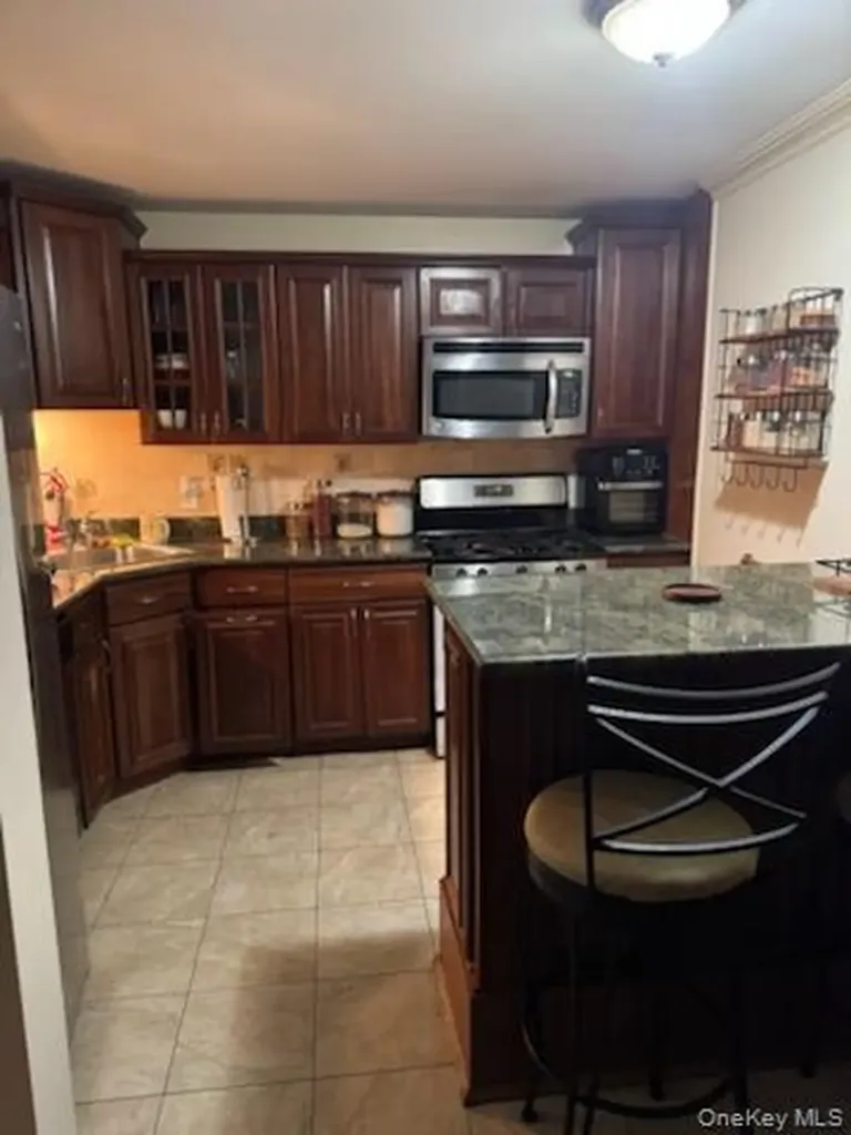 23 Nottingham Circle Peekskill NY 10566