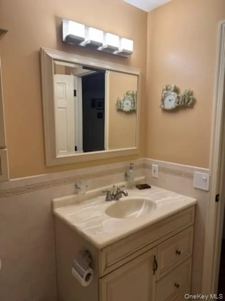 23 Nottingham Circle Peekskill NY 10566