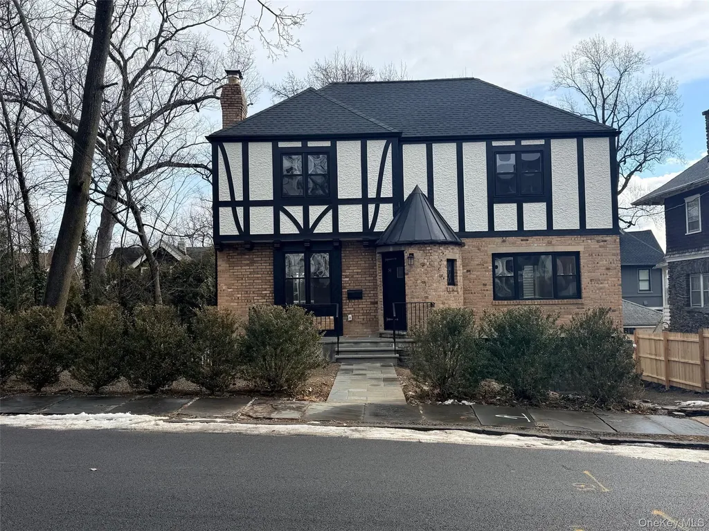 54 Rockland Avenue Yonkers NY 10705