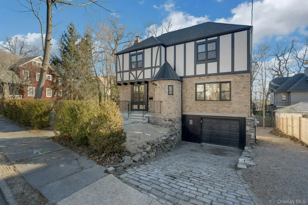 54 Rockland Avenue Yonkers NY 10705