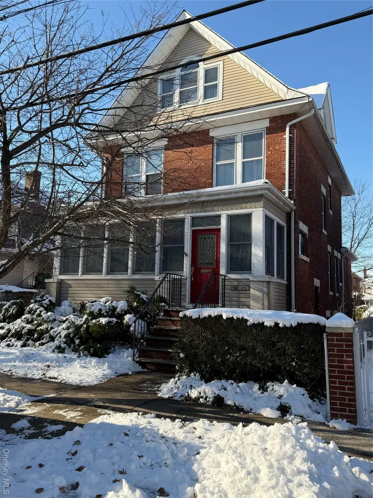 4032 195th Street Flushing NY 11358