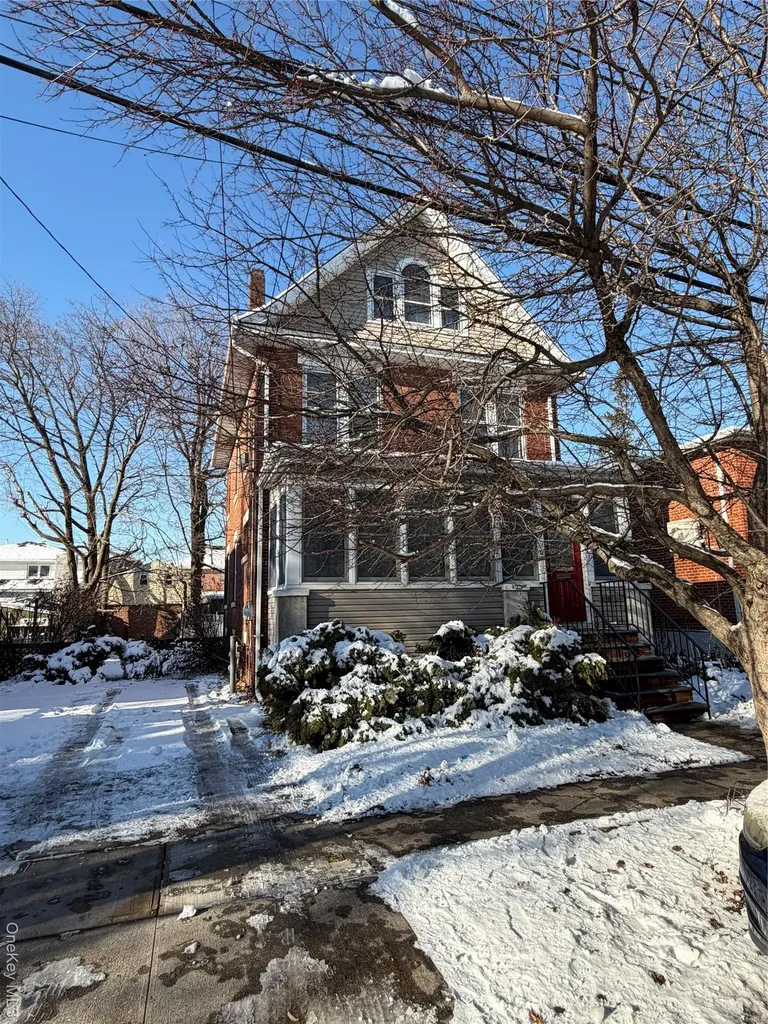 4032 195th Street Flushing NY 11358