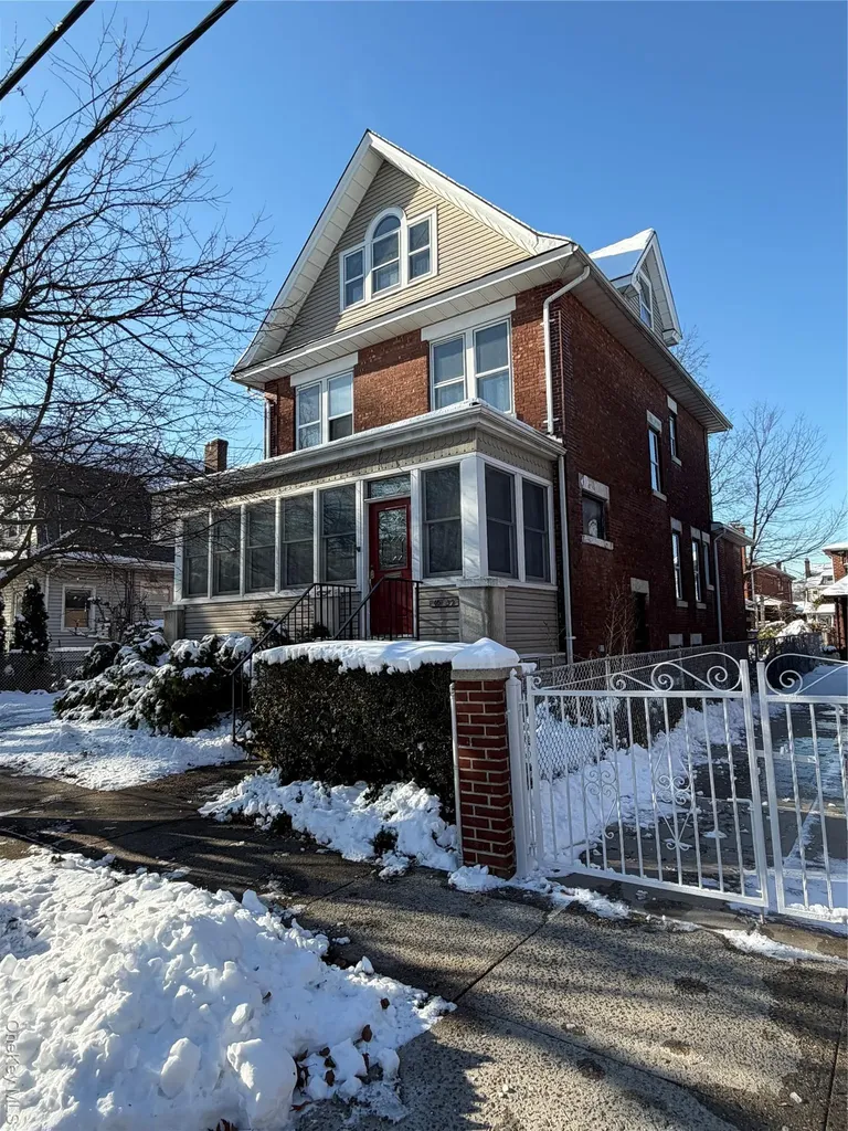 4032 195th Street Flushing NY 11358