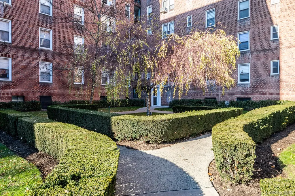 5639 Netherland Avenue Bronx NY 10471