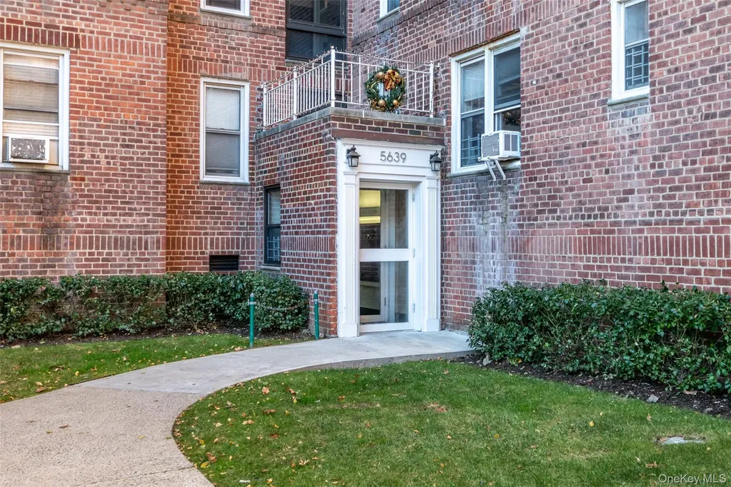 5639 Netherland Avenue Bronx NY 10471