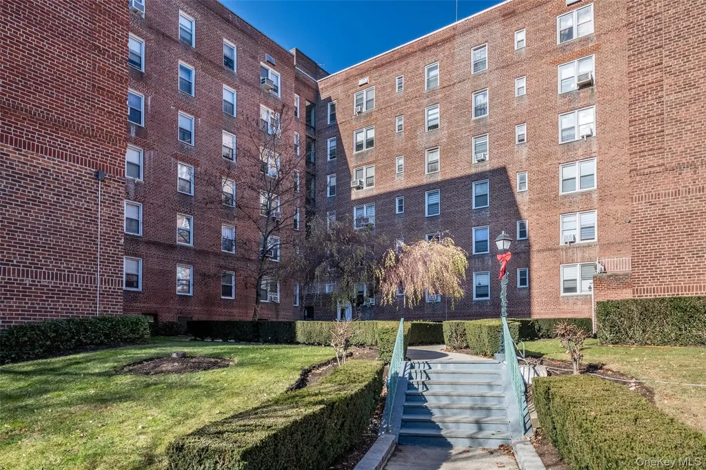 5639 Netherland Avenue Bronx NY 10471