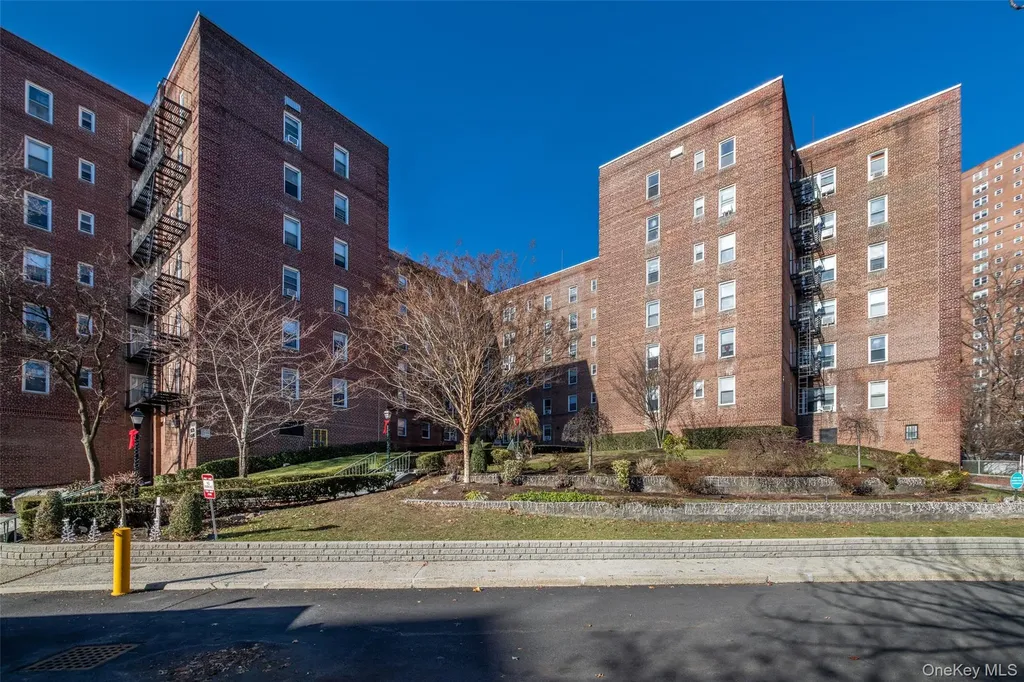 5639 Netherland Avenue Bronx NY 10471