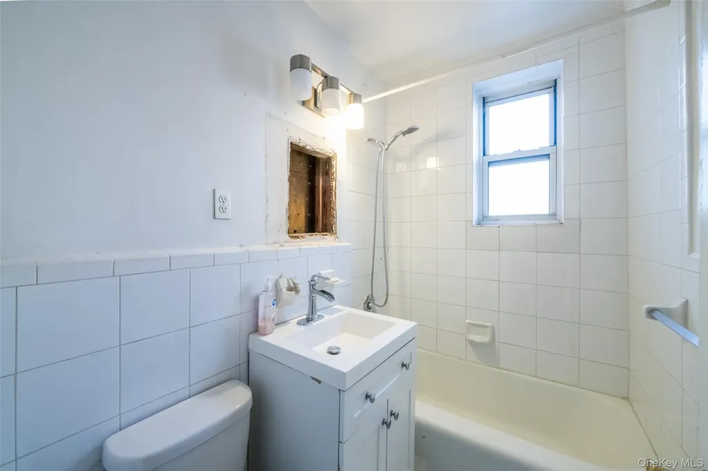 5639 Netherland Avenue Bronx NY 10471