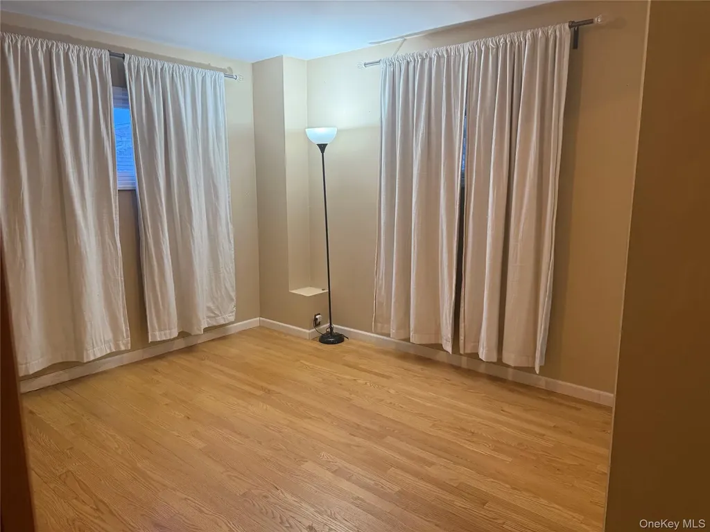 16 Eileen Avenue Plainview NY 11803