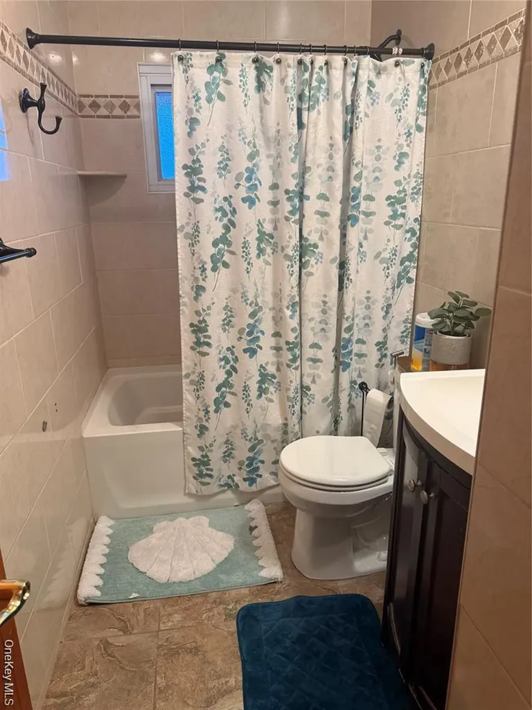 16 Eileen Avenue Plainview NY 11803