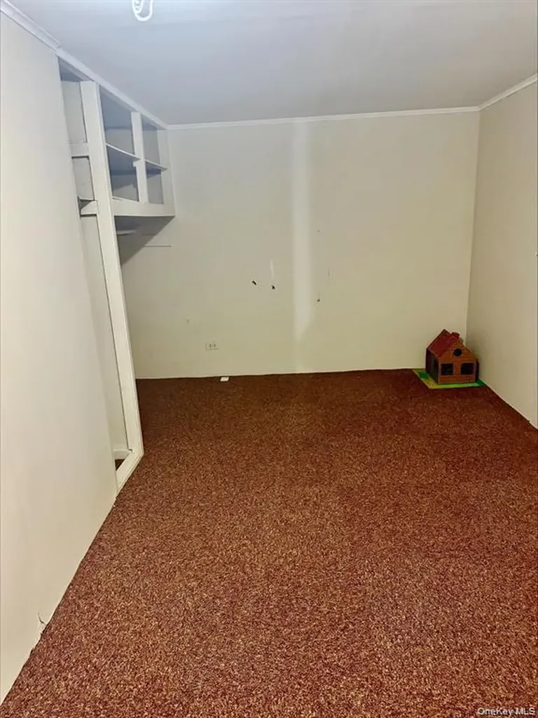 16 Eileen Avenue Plainview NY 11803