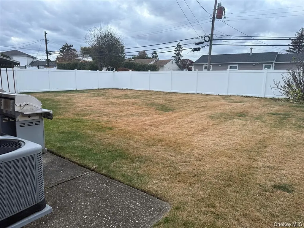 16 Eileen Avenue Plainview NY 11803