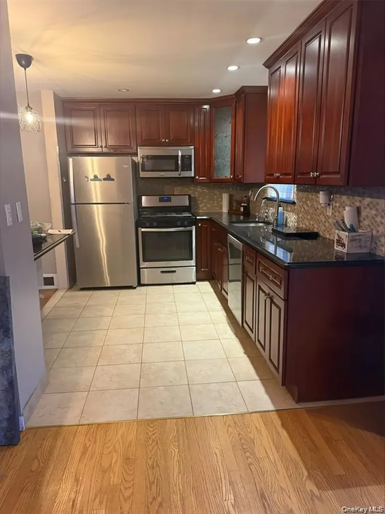 16 Eileen Avenue Plainview NY 11803
