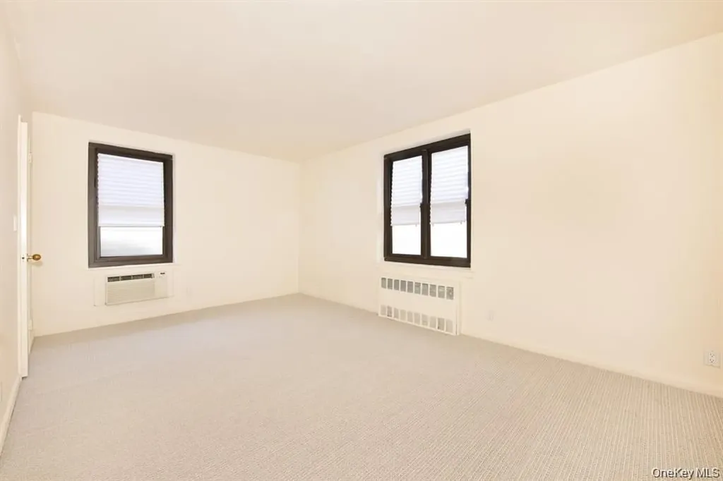 15 Hill Park Avenue Great Neck NY 11021