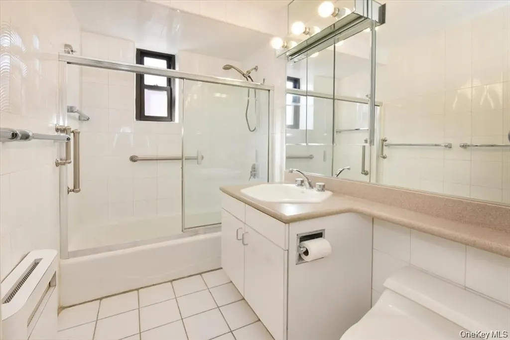15 Hill Park Avenue Great Neck NY 11021