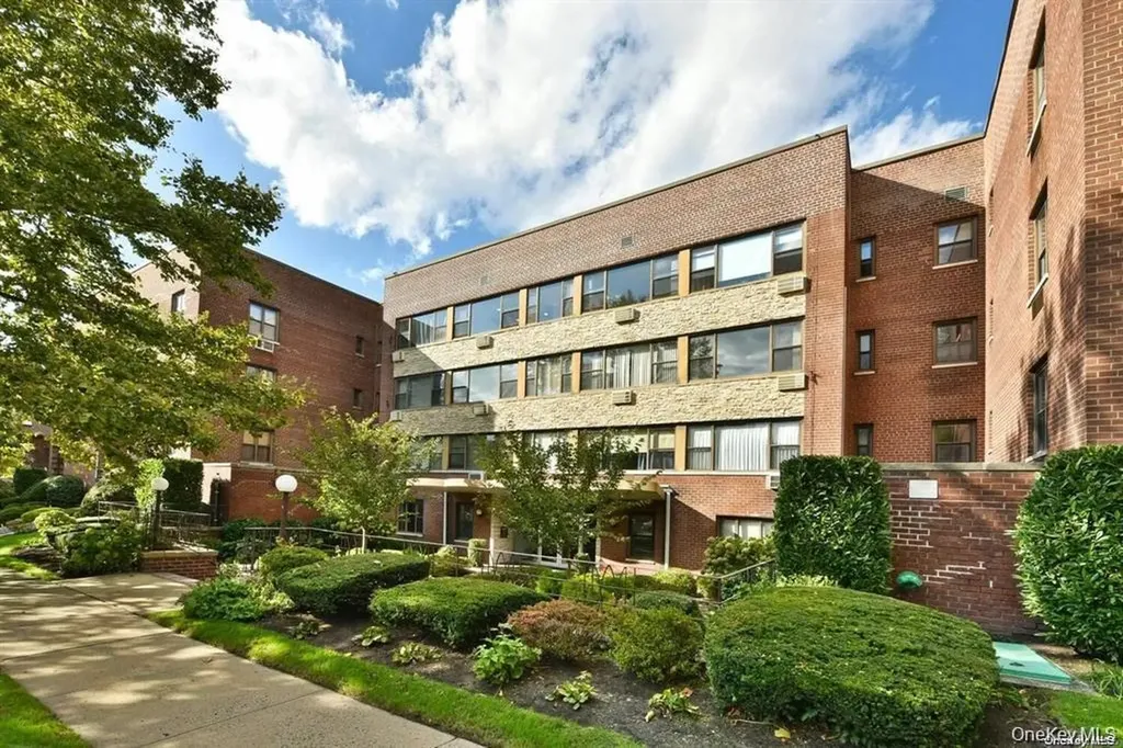 15 Hill Park Avenue Great Neck NY 11021