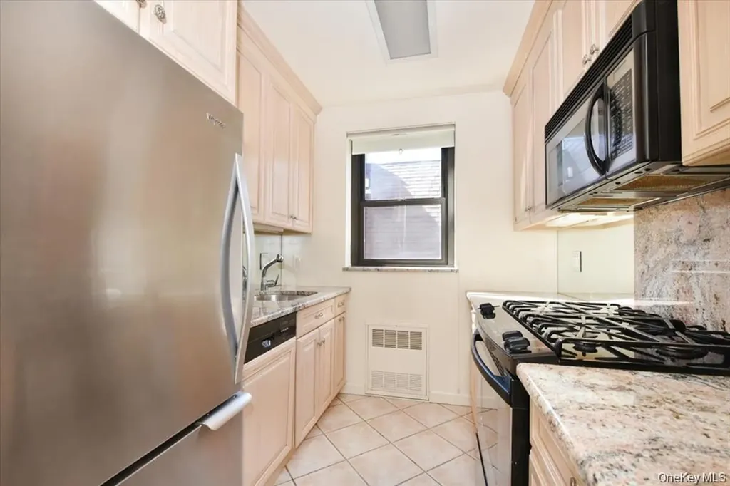 15 Hill Park Avenue Great Neck NY 11021