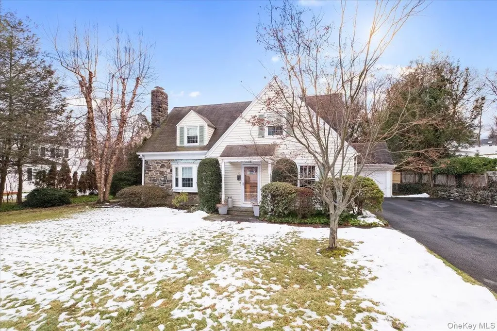 12 Stoneleigh Close Scarsdale NY 10583