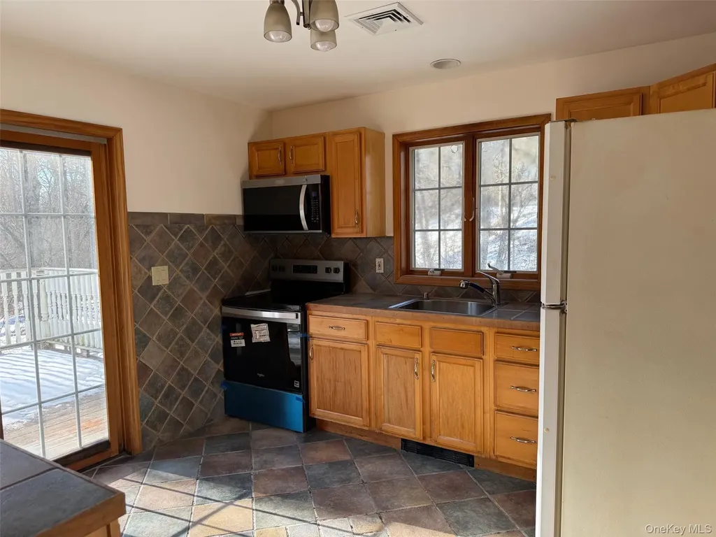 88 Pierce Circle New Hampton NY 10958