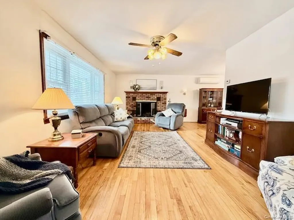 189 Beaver Drive Mastic Beach NY 11951