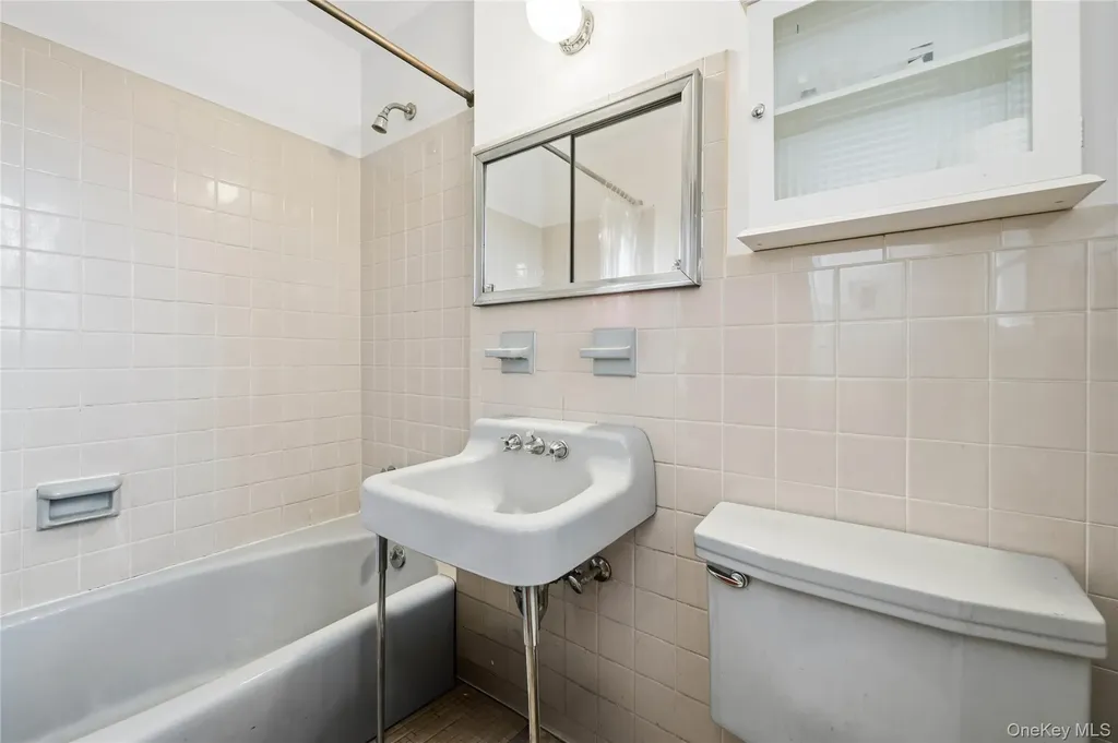 6209 Spencer Terrace Bronx NY 10471