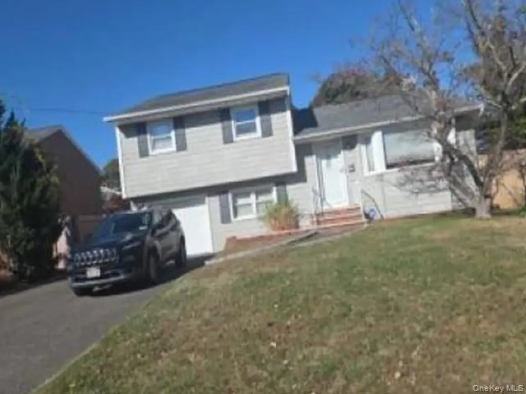 113 Wilherm Lane West Islip NY 11795