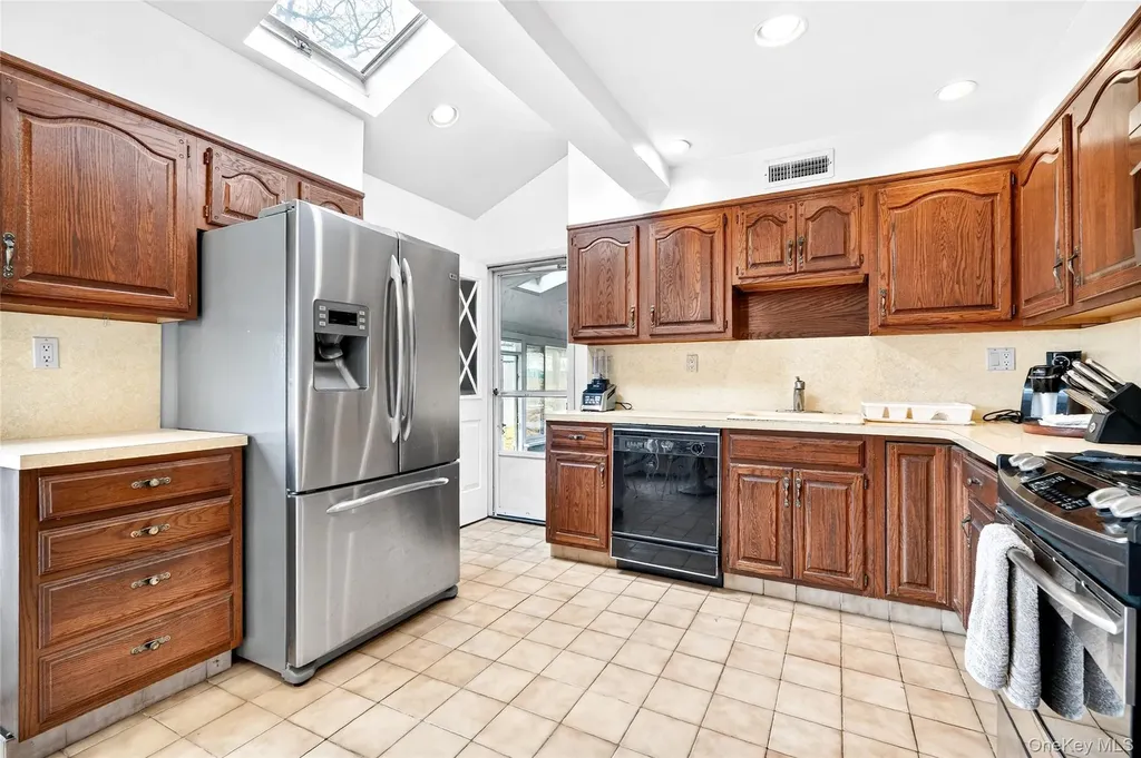 19 Indian Trail White Plains NY 10603