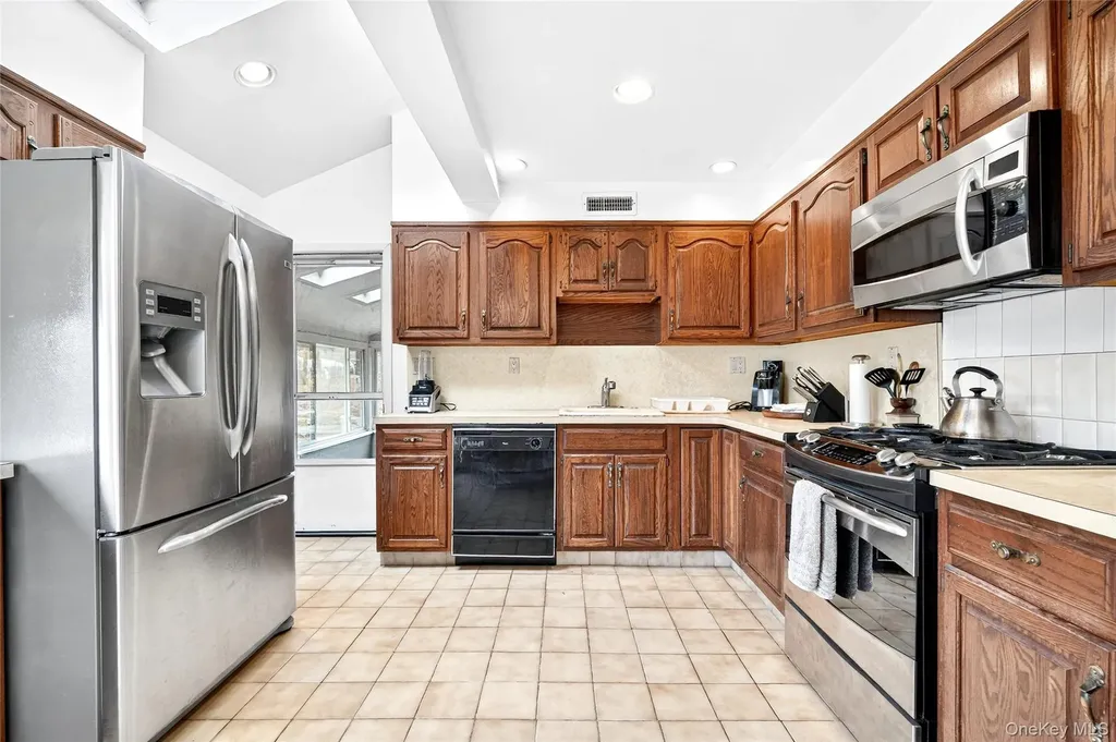 19 Indian Trail White Plains NY 10603