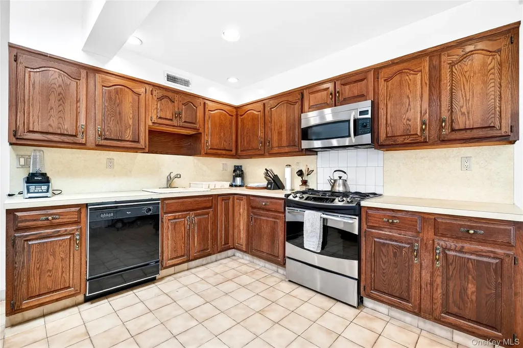 19 Indian Trail White Plains NY 10603