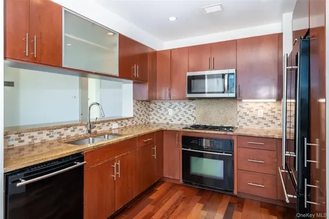 175 Huguenot Street New Rochelle NY 10801