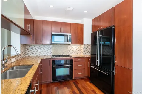 175 Huguenot Street New Rochelle NY 10801