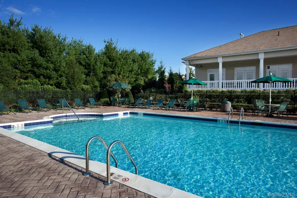 161 Pineview Lane Coram NY 11727