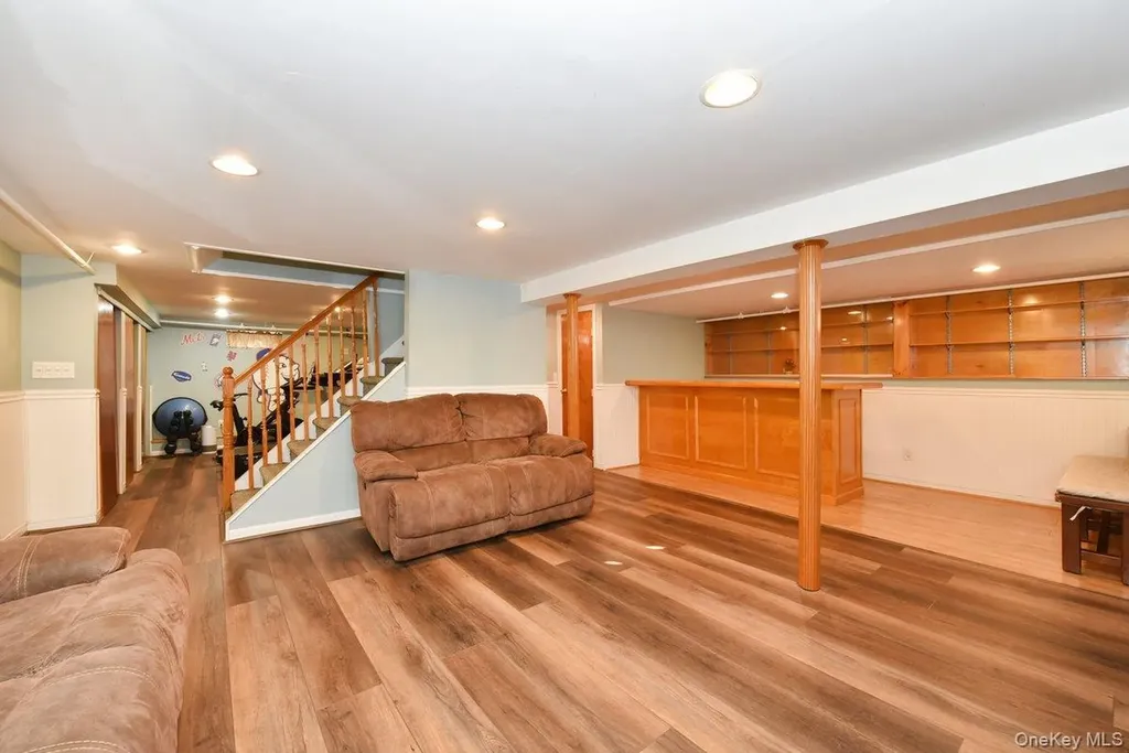 105 Dow Avenue Mineola NY 11501