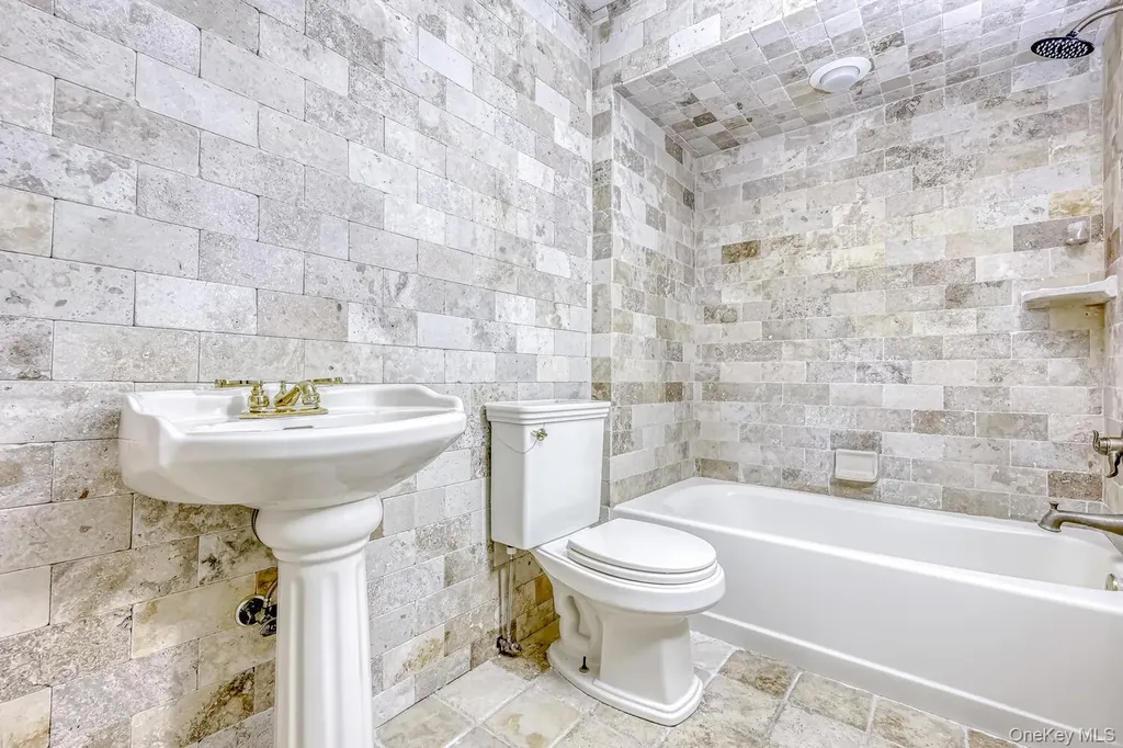 4 Hilltop Place Monsey NY 10952