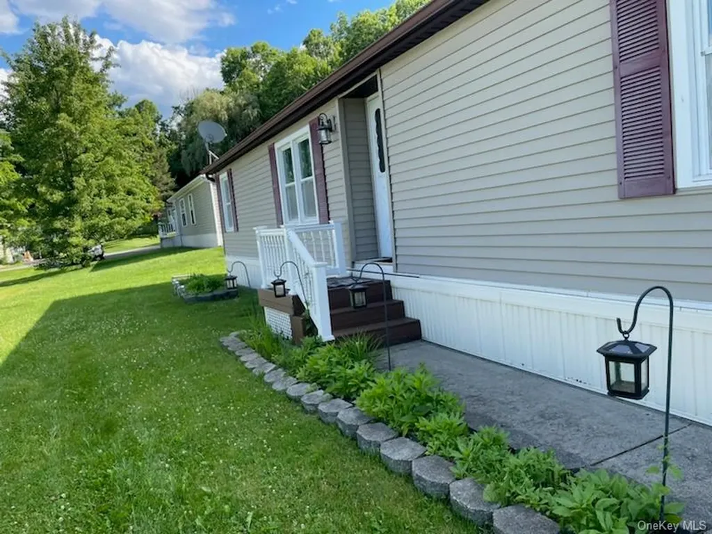 128 Brittany Terrace New Windsor NY 12575