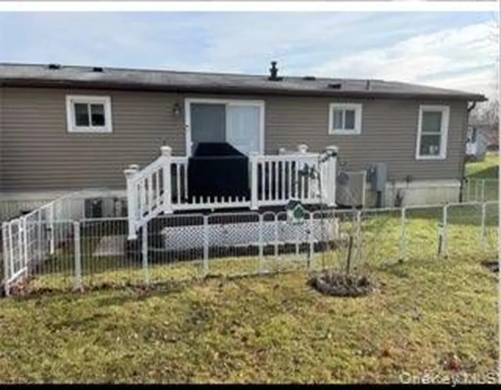 128 Brittany Terrace New Windsor NY 12575