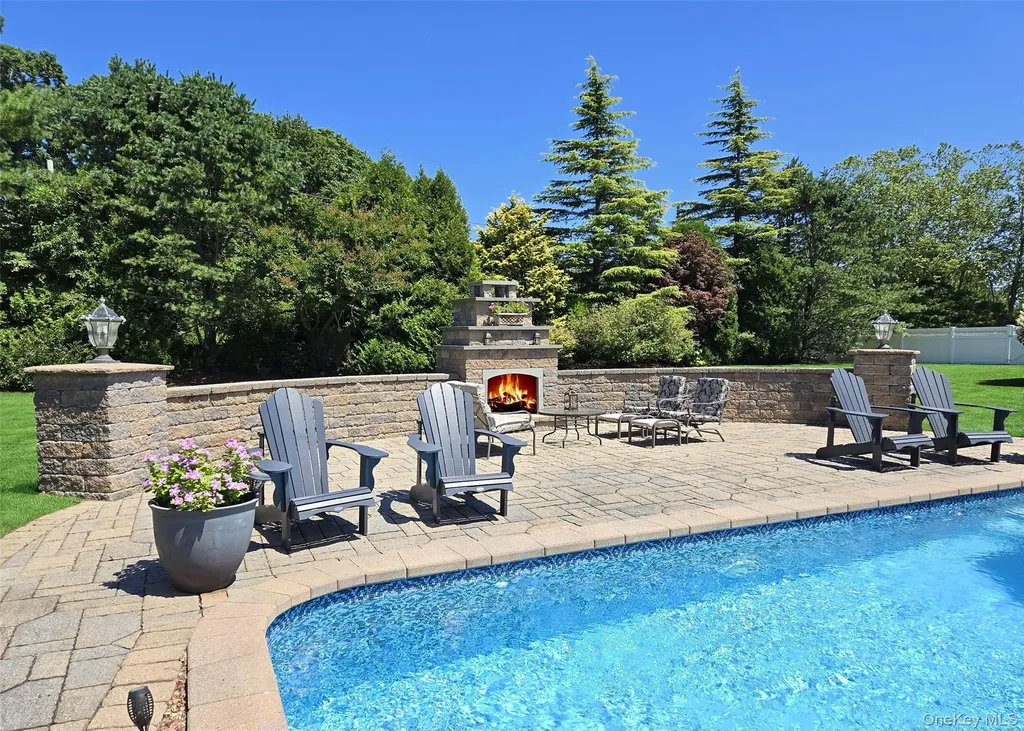 11 Simpson Gate Manorville NY 11949