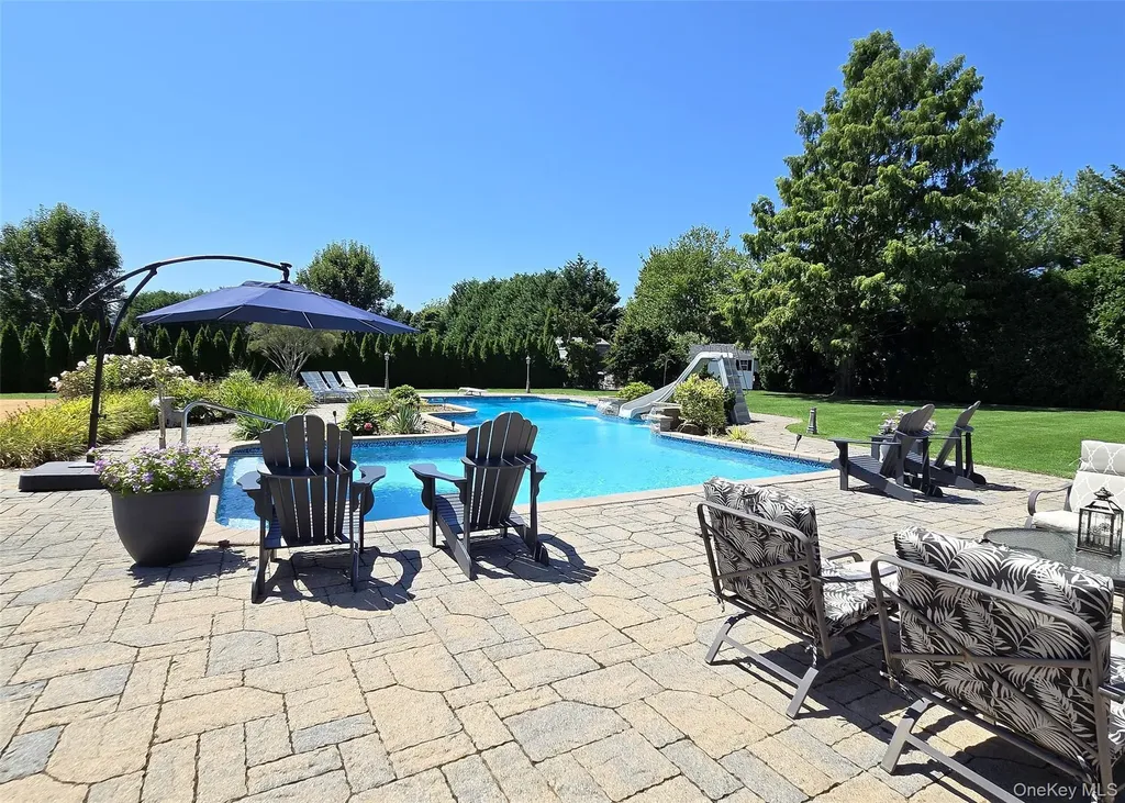 11 Simpson Gate Manorville NY 11949