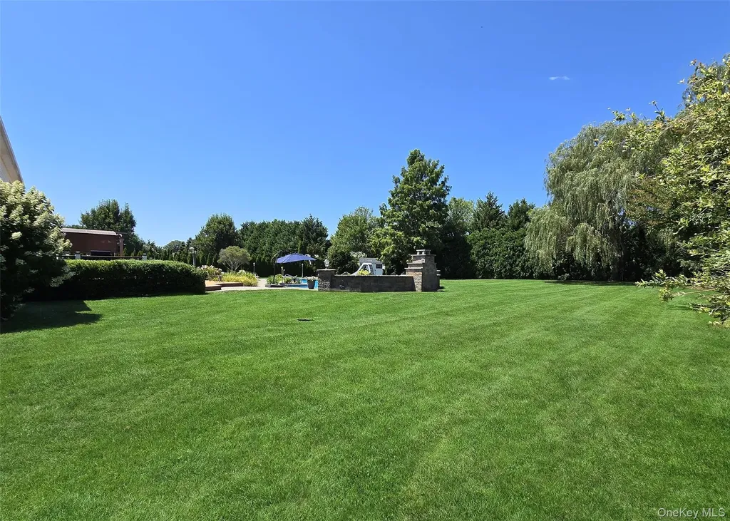 11 Simpson Gate Manorville NY 11949