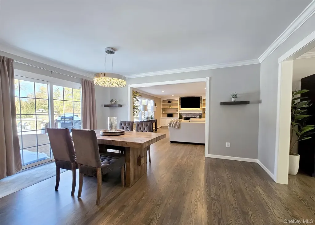 11 Simpson Gate Manorville NY 11949