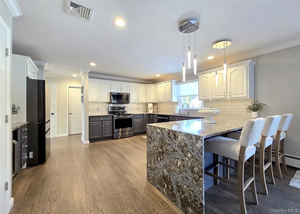 11 Simpson Gate Manorville NY 11949