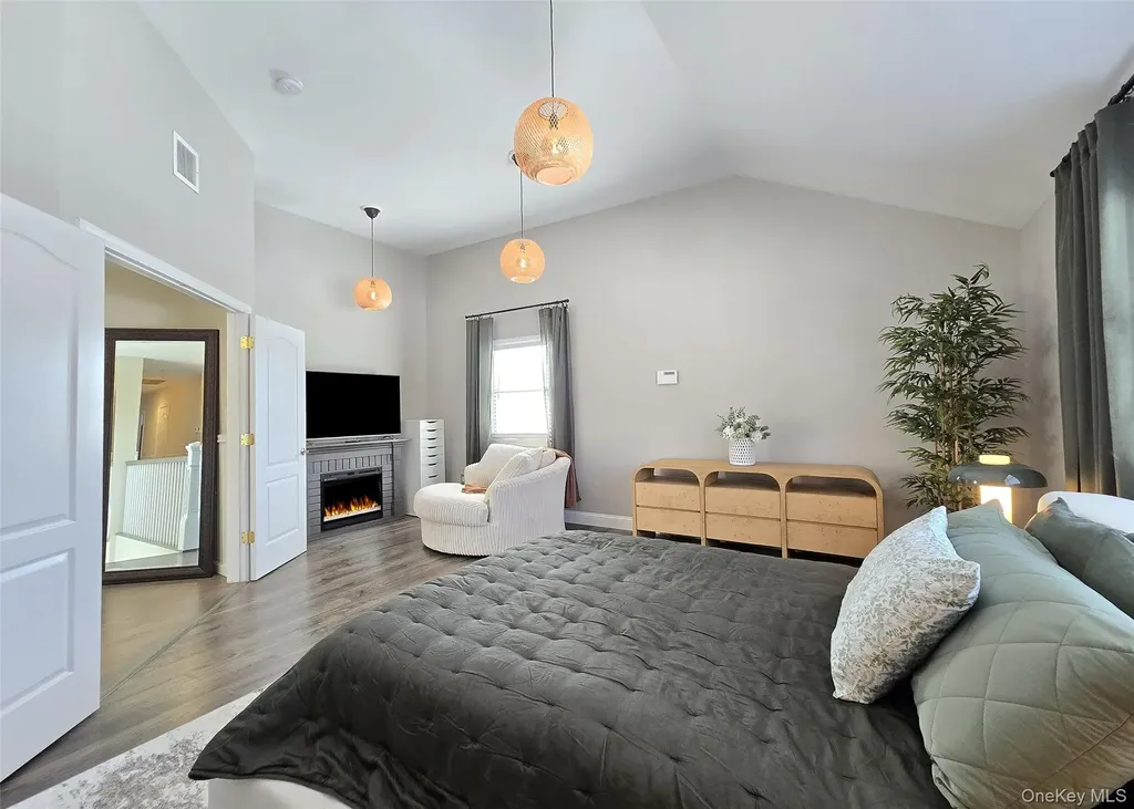 11 Simpson Gate Manorville NY 11949