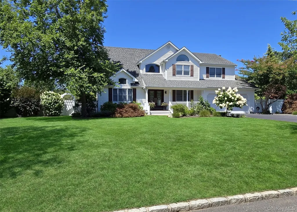 11 Simpson Gate Manorville NY 11949