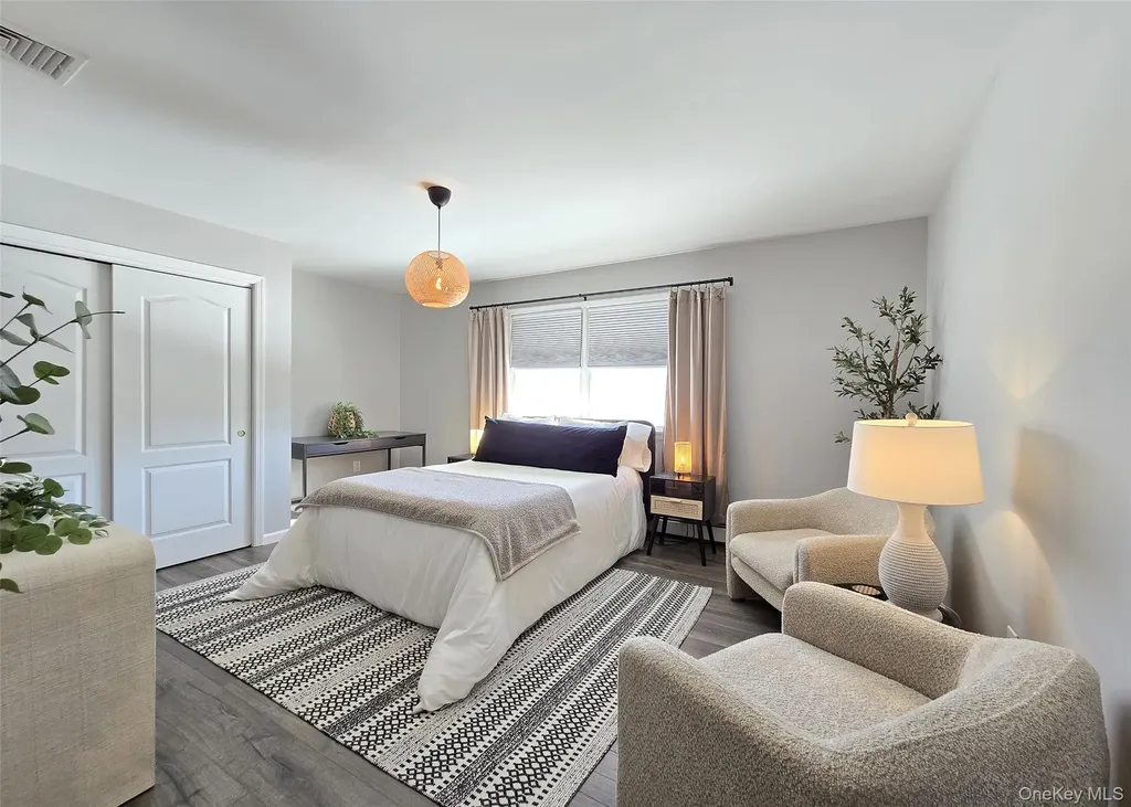 11 Simpson Gate Manorville NY 11949
