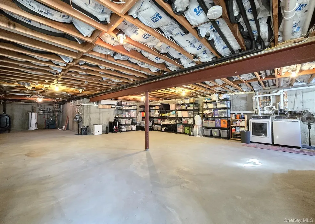11 Simpson Gate Manorville NY 11949