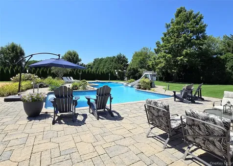 11 Simpson Gate Manorville NY 11949