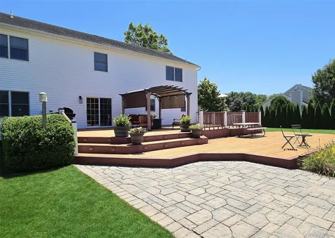 11 Simpson Gate Manorville NY 11949