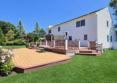 11 Simpson Gate Manorville NY 11949