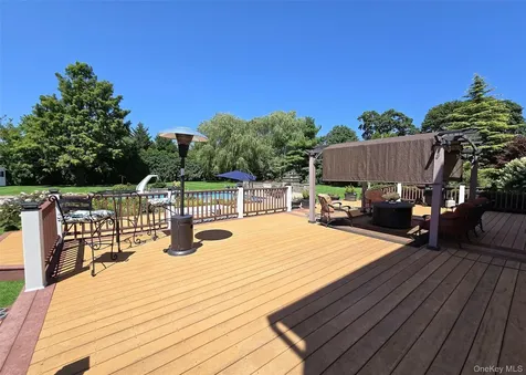 11 Simpson Gate Manorville NY 11949
