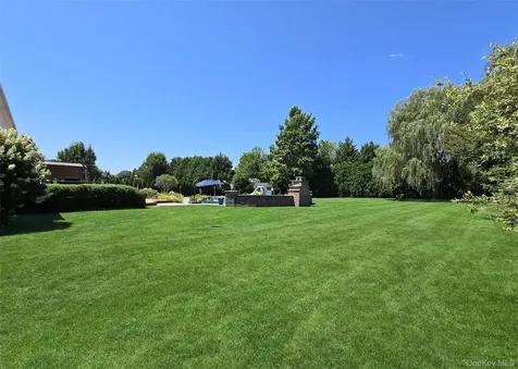 11 Simpson Gate Manorville NY 11949